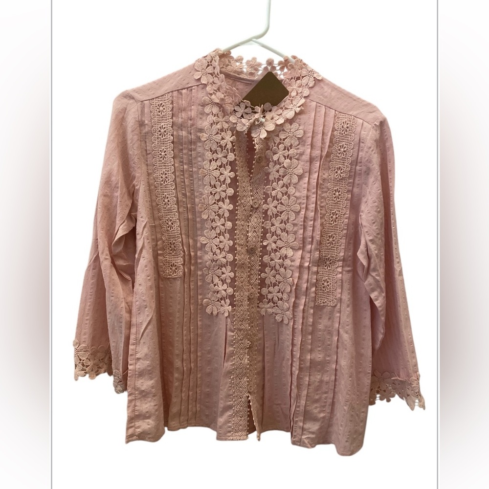 Delicate Floral Lace Blouse Top Size Small. NWT